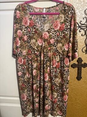 V-Neck Floral & Leopard Tunic Top in Pink and Olive